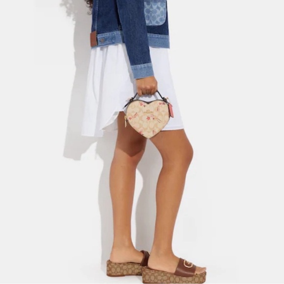 Coach Heart Crossbody In Signature
Canvas With Heart And Star Print nwt - Picture 4 of 7